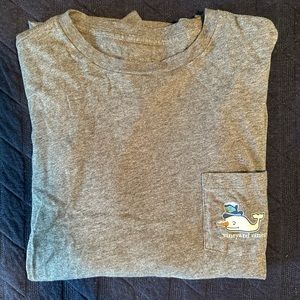 Vineyard Vines light gray “Holiday Edition” long sleeve tee shirt (size small)